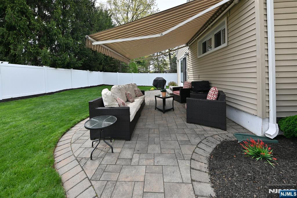 409 Walnut Street — photo 32