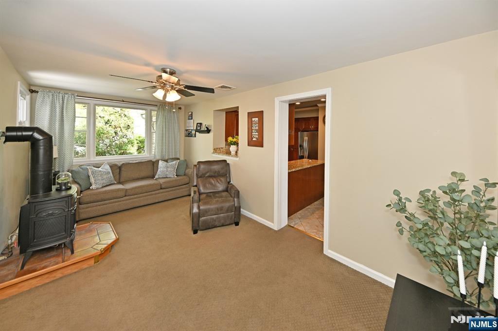 409 Walnut Street — photo 10