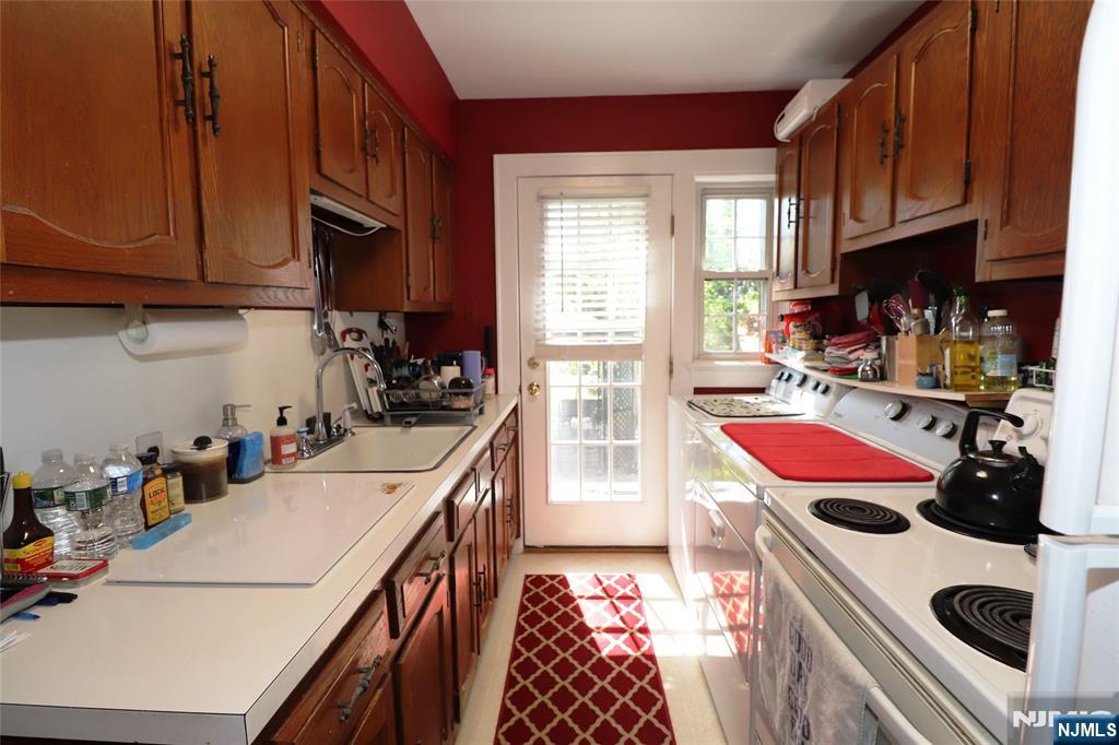 Unit 1 Kitchen w/laundry
