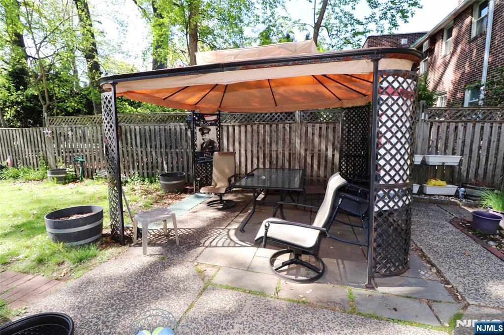 348 Plaza Rd, Fair Lawn, NJ 07410
