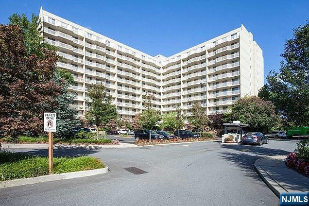 1055 River Road 902 - Photo 1