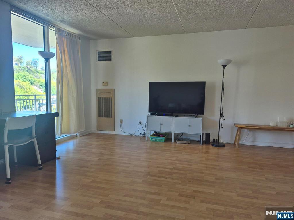 1055 River Road 902 - Photo 2