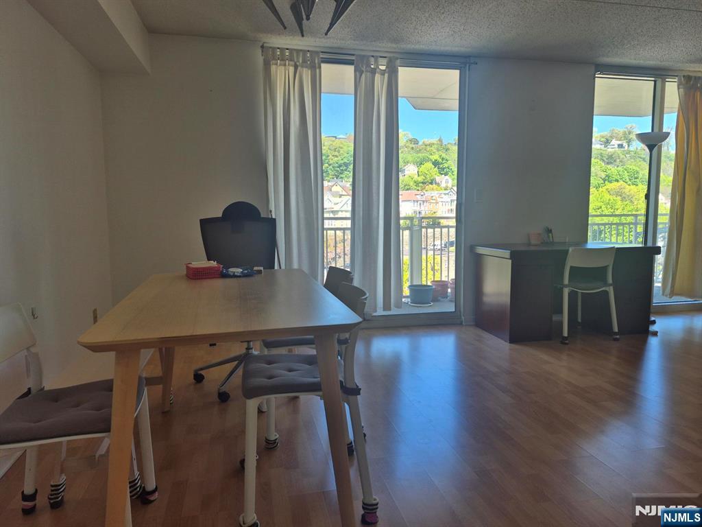 1055 River Road 902 - Photo 4
