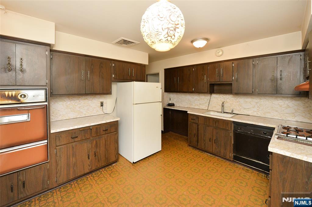 5-10 Dorothy Street, Fair Lawn, NJ 07410 Listing Photo  10