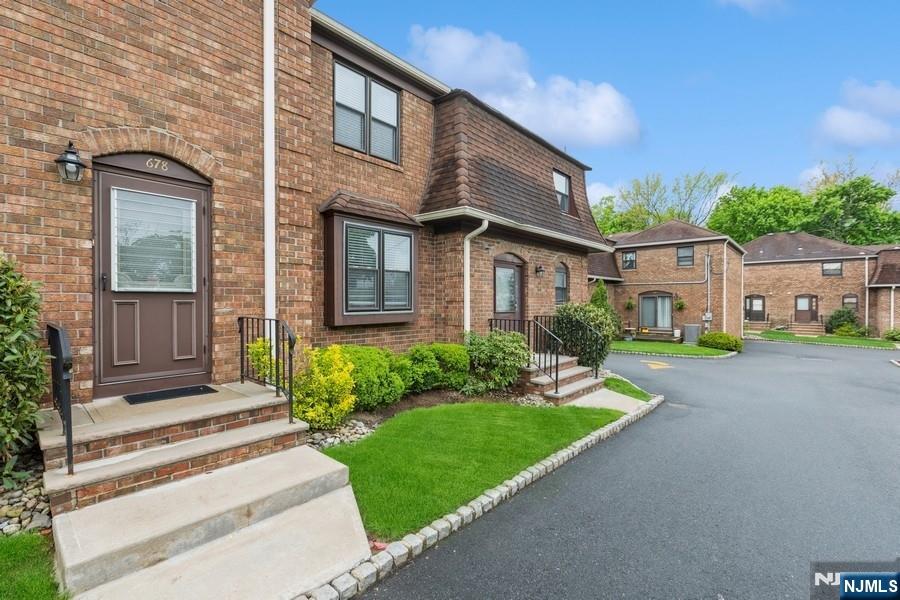678 Bloomfield Avenue 678 - Photo 1
