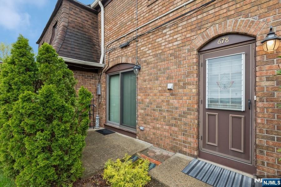 678 Bloomfield Avenue 678 - Photo 3