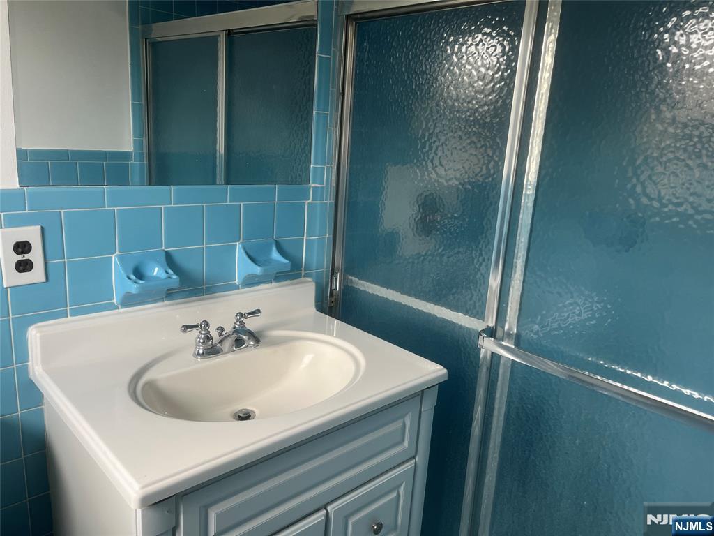 330 10th, #2nd Floor, Palisades Park, NJ 07650 Listing Photo  12