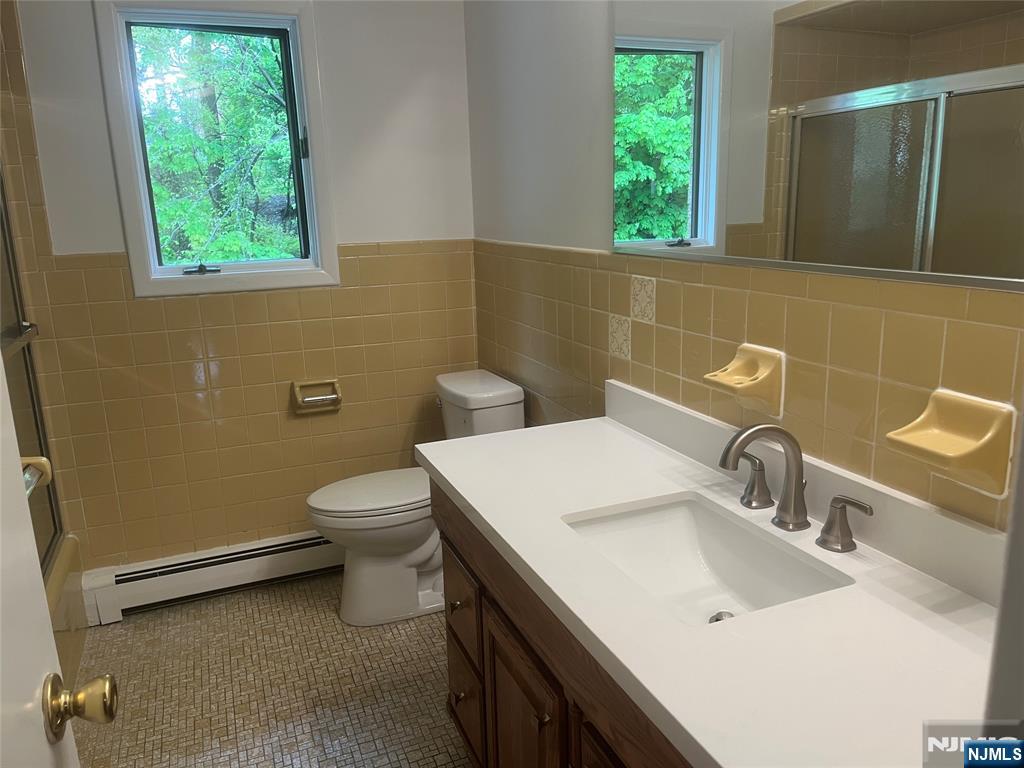 330 10th, #2nd Floor, Palisades Park, NJ 07650 Listing Photo  9