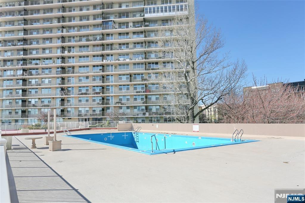6040 Boulevard E 21j - Photo 1