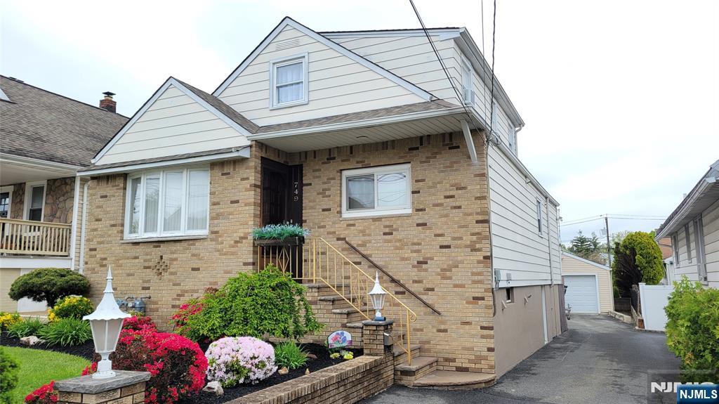 749 Ten Eyck Ave, Lyndhurst, NJ 07071