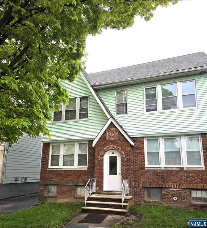 99 15th Street 2R - Photo 1