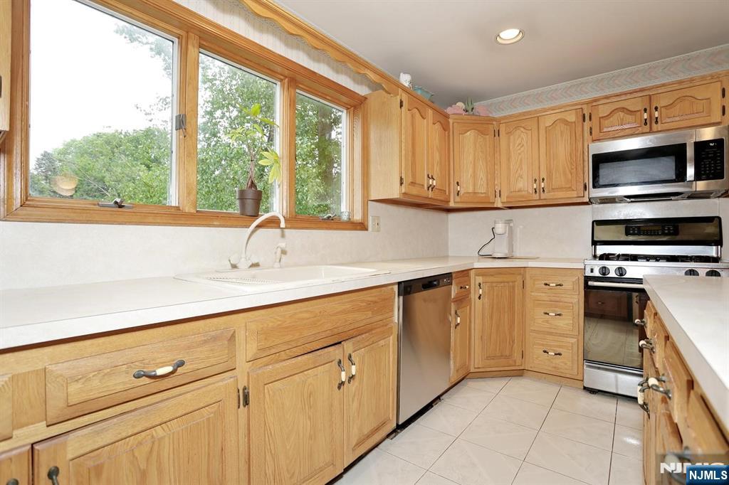 51 Palisade Avenue, Emerson, NJ 07630 Listing Photo  12
