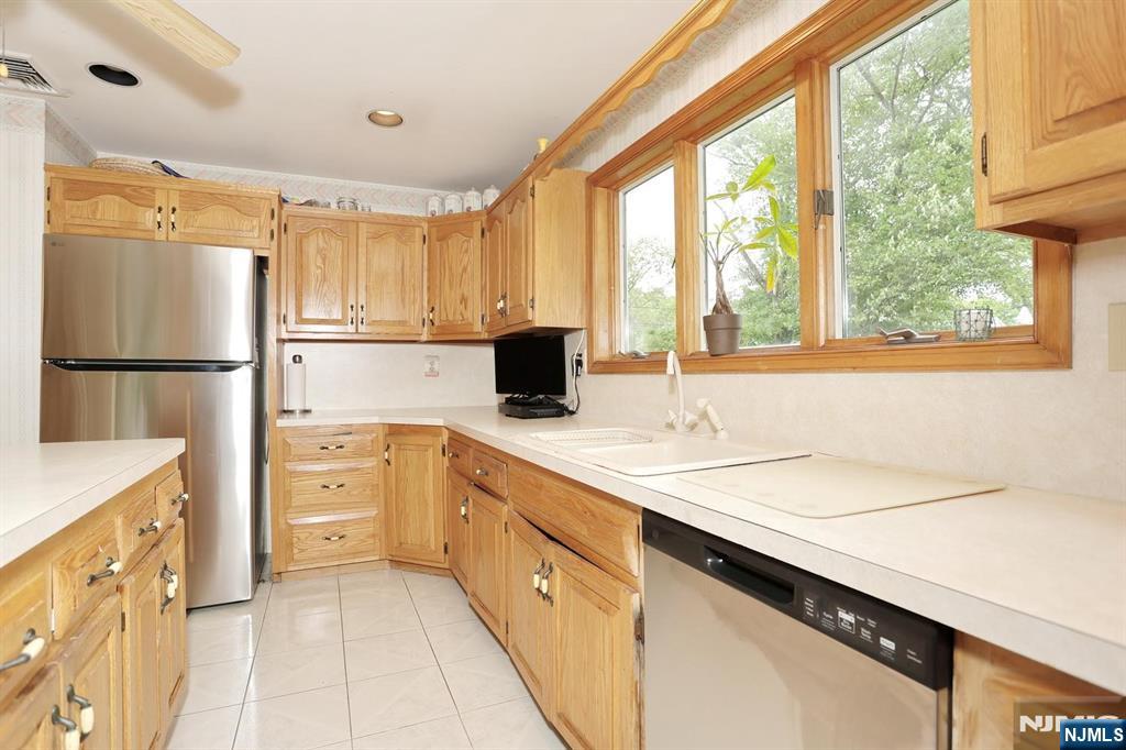 51 Palisade Avenue, Emerson, NJ 07630 Listing Photo  14