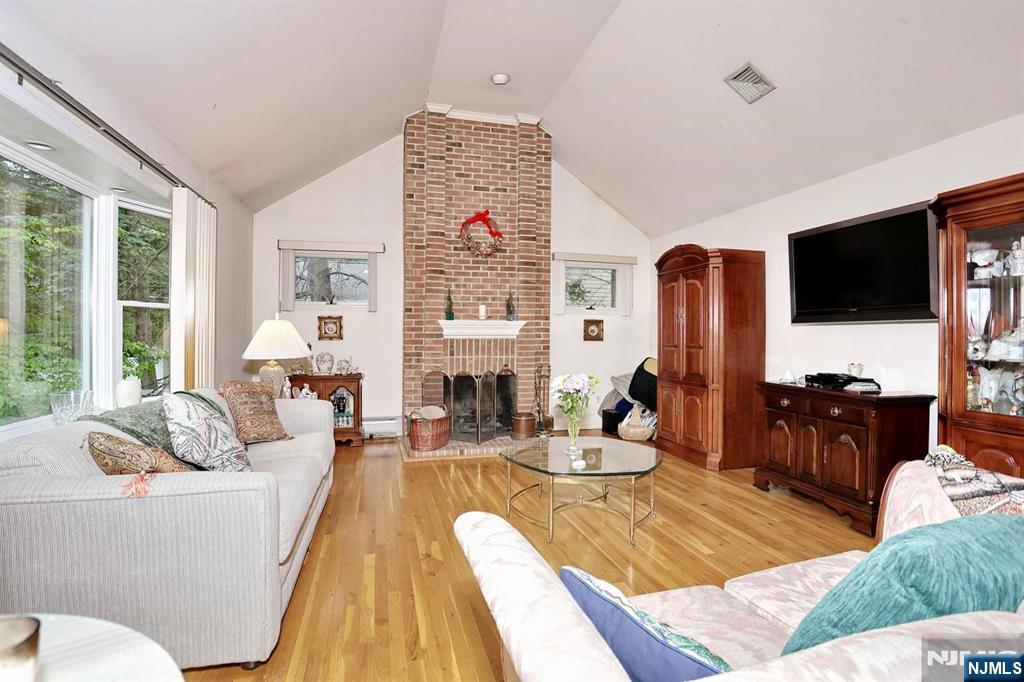 51 Palisade Avenue, Emerson, NJ 07630 Listing Photo  5