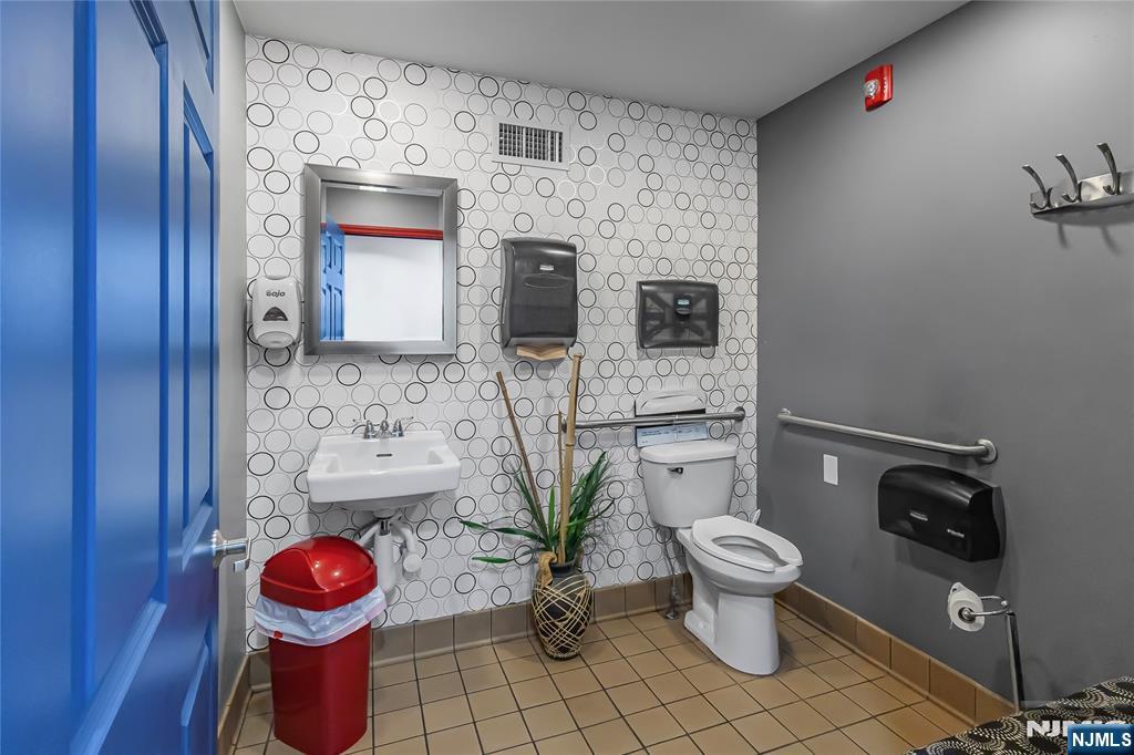 582 Franklin Avenue — photo 14