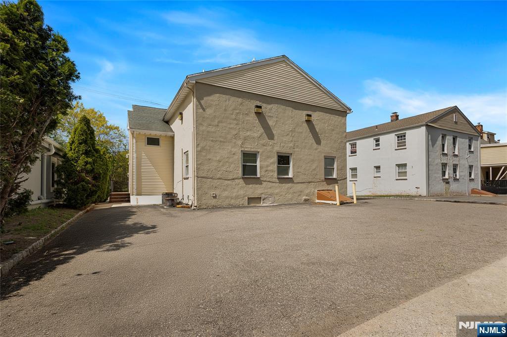 582 Franklin Avenue — photo 25