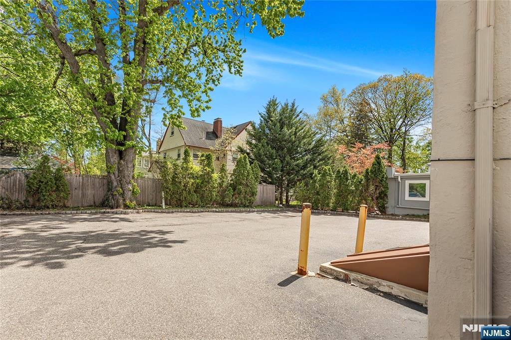582 Franklin Avenue — photo 26