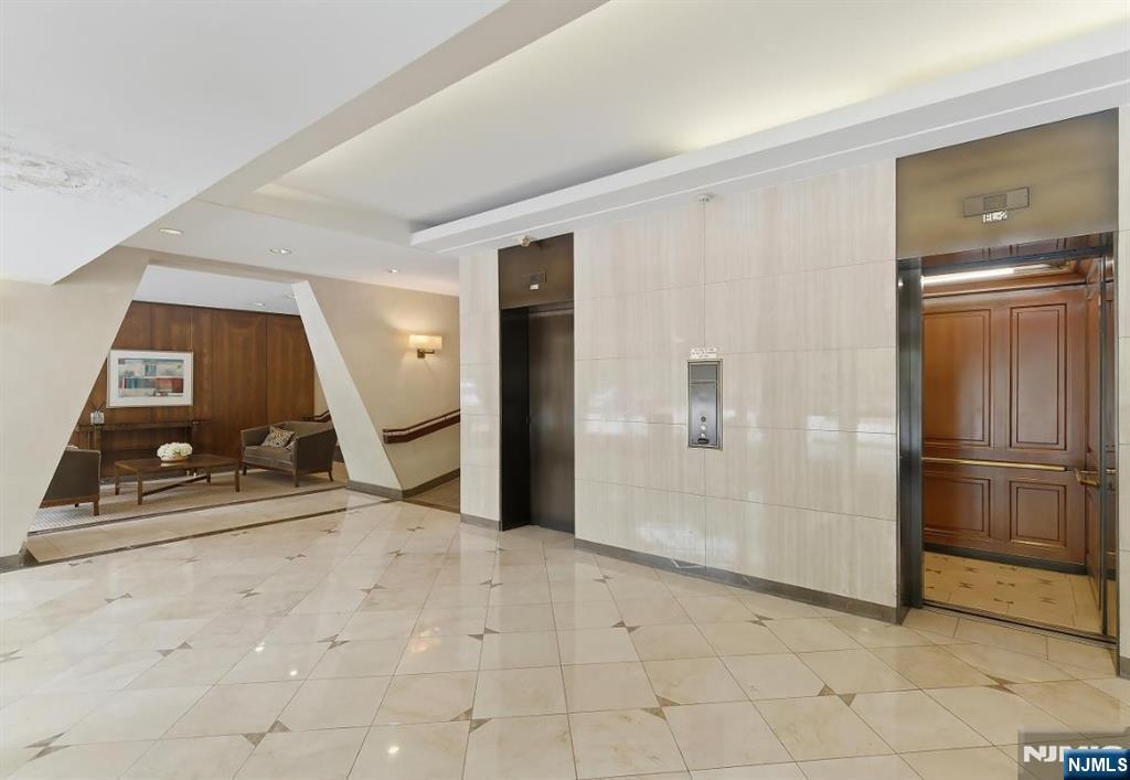 4 Horizon Rd #G-10, Fort Lee, NJ 07024