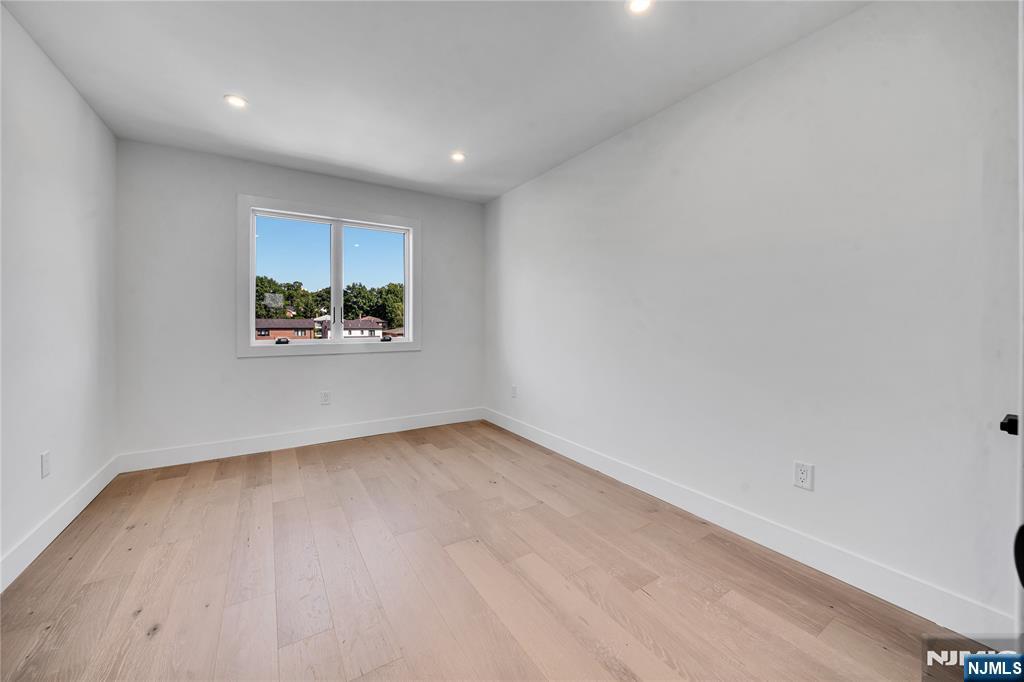 1524 11th Street — photo 31