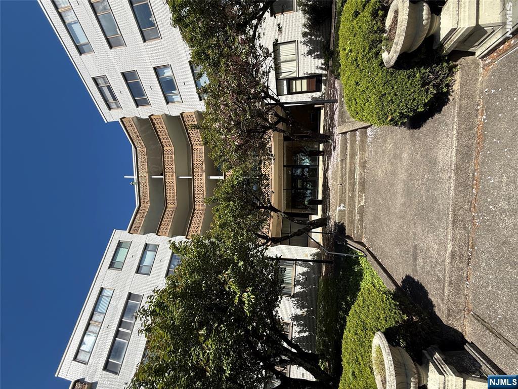 1375 River Road 1K - Photo 2
