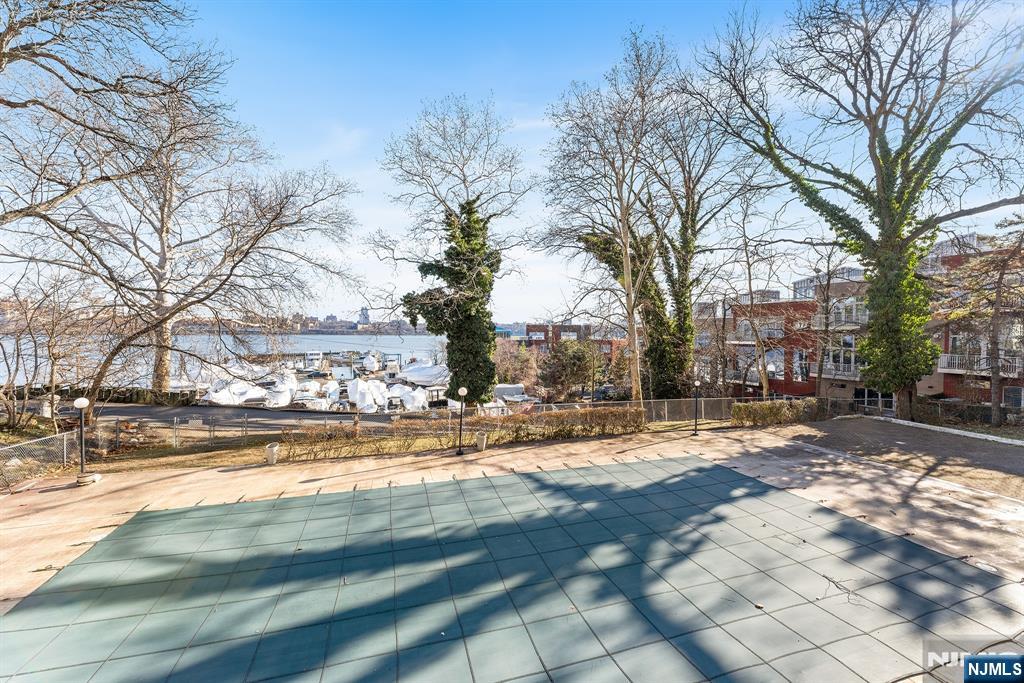 1375 River Rd #1K, Edgewater, NJ 07020
