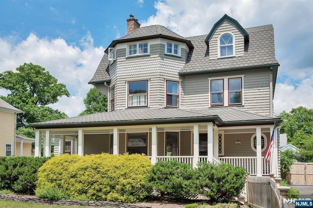215 Inwood Avenue