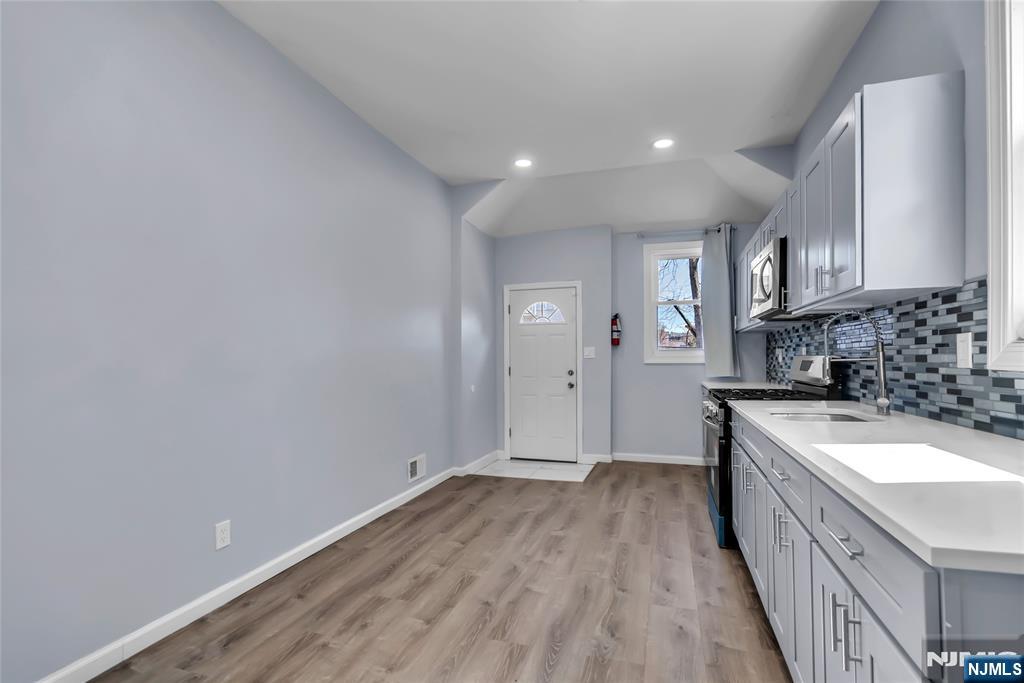 162 Clinton Street - Photo 3