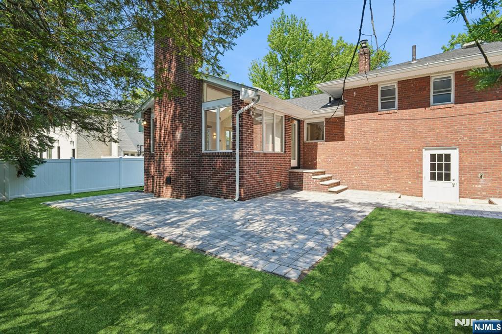 11 Raymond Street - Photo 3