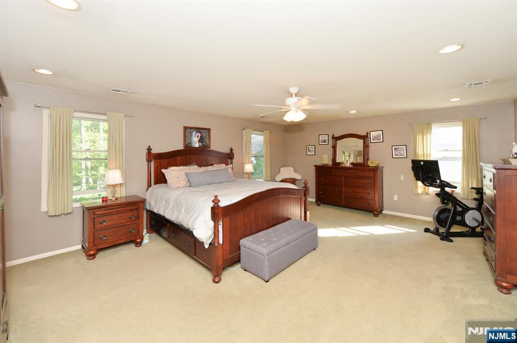65 Clover Court, New Milford, NJ 07646 Listing Photo  10