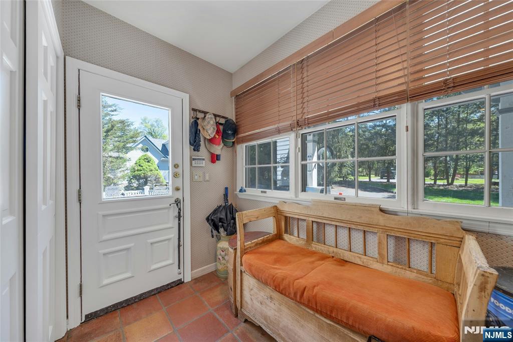 11 Lower Cross Road — photo 18
