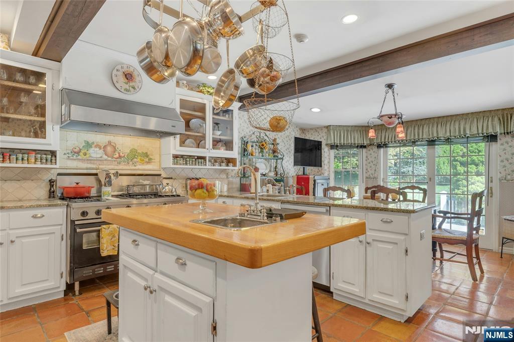 11 Lower Cross Road, Saddle River, NJ 07458 Listing Photo  8