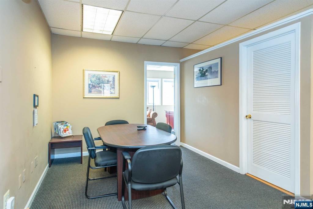 435-437 Hollywood Avenue 8 - Photo 5