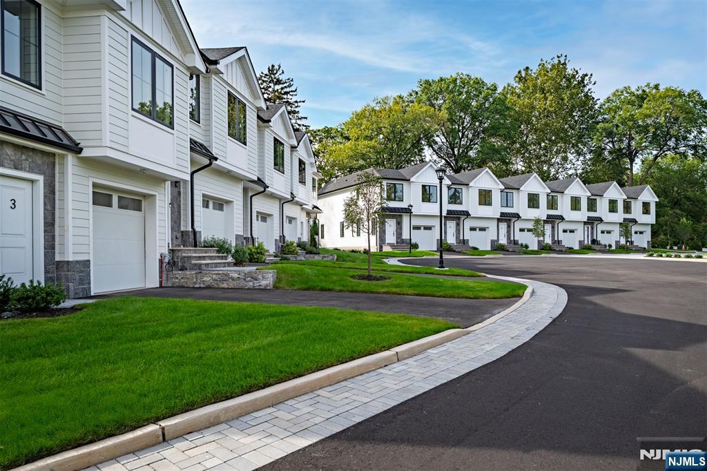 9 Fey Pl, Oradell, NJ 07649