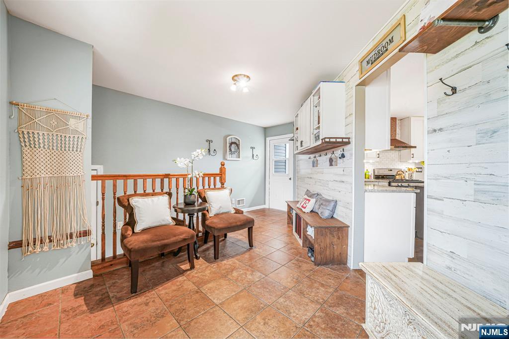 Mudroom, secondary entrance