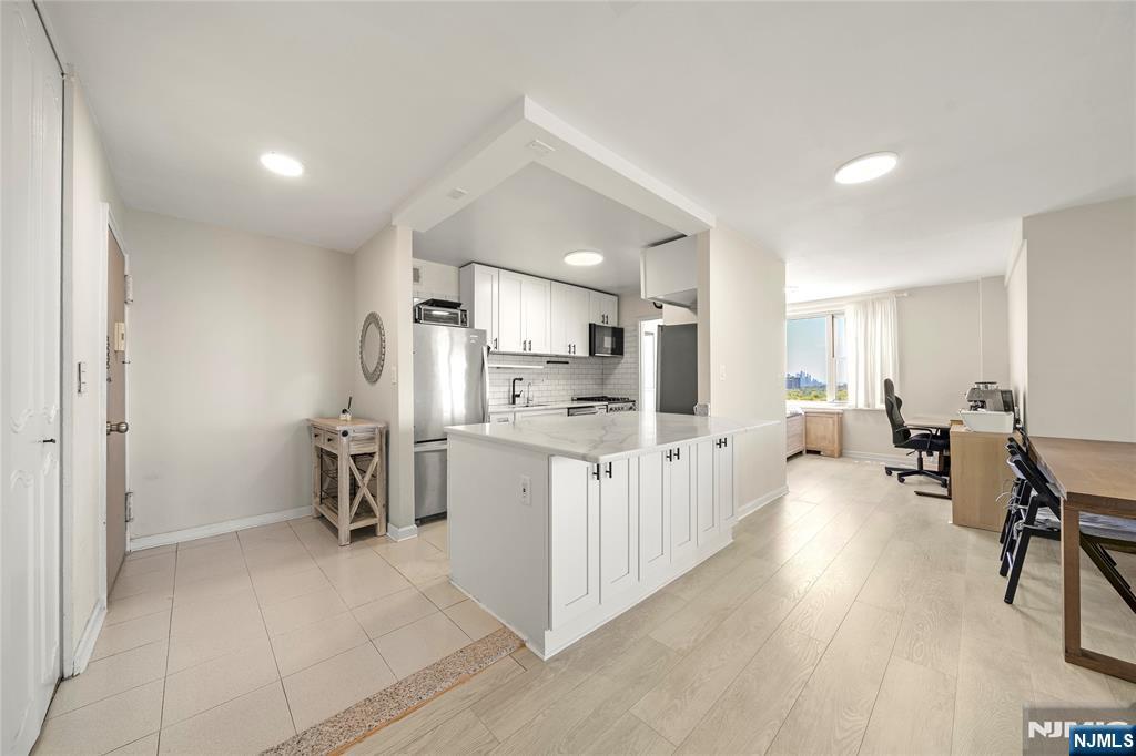 2100 Linwood Avenue 21J - Photo 4