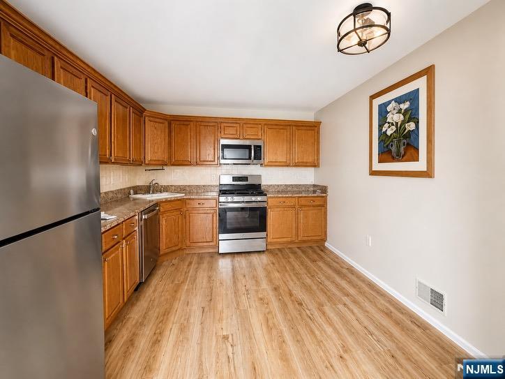 Eat in Kitchen, SS appliances