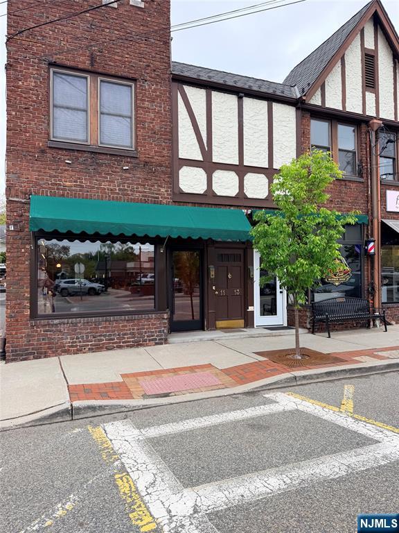 13 SHERIDAN Avenue - Photo 1
