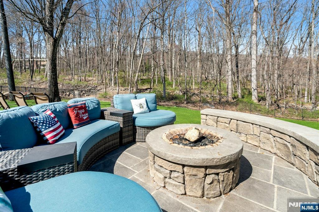 13 Greenfield Hill — photo 36