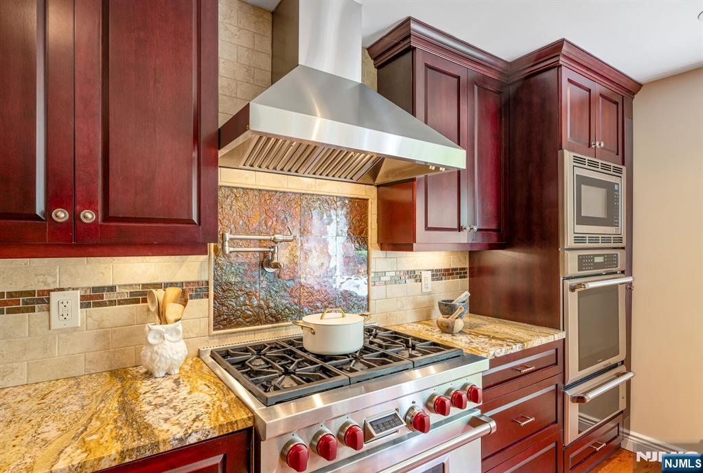 Granite Counters and a Luminous, Multi-tonal Backsplash