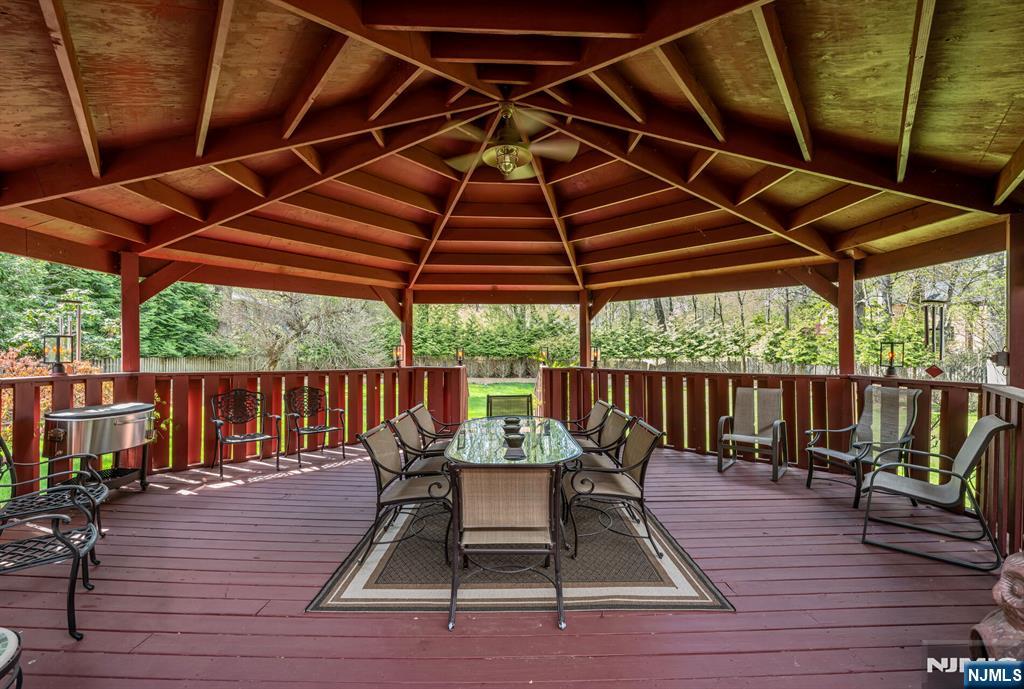 A Zen Outdoor Space for All of Your Outdoor Gatherings