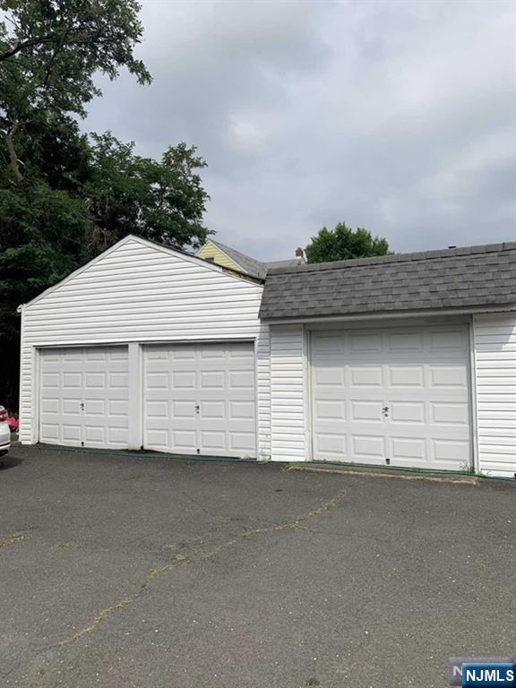 3 Car Garage For Rent