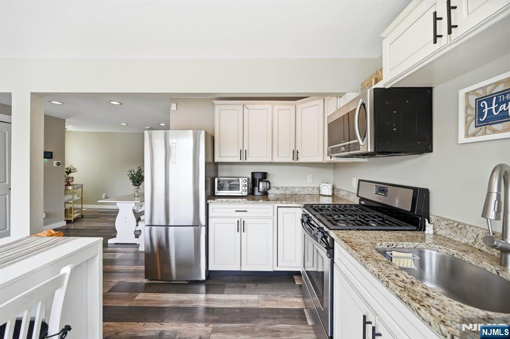 51 Goldfinch Lane, West Milford, NJ 07421 Listing Photo  8