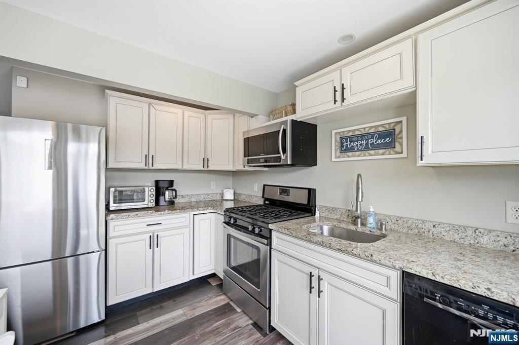 51 Goldfinch Lane, West Milford, NJ 07421 Listing Photo  9