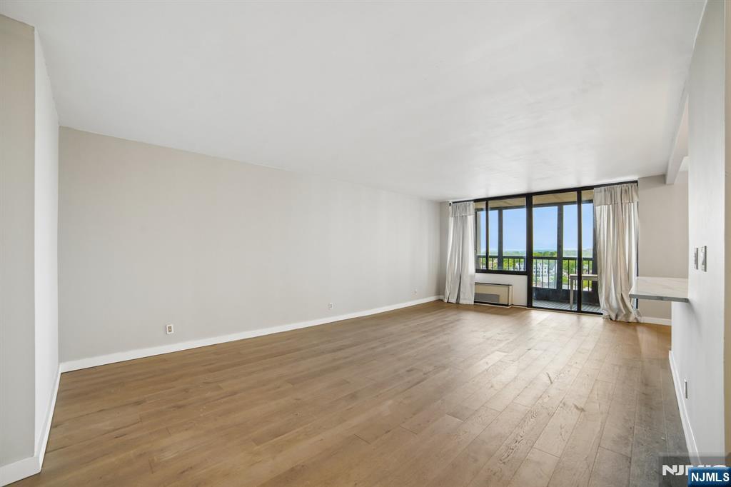300 Winston Drive 923 - Photo 2