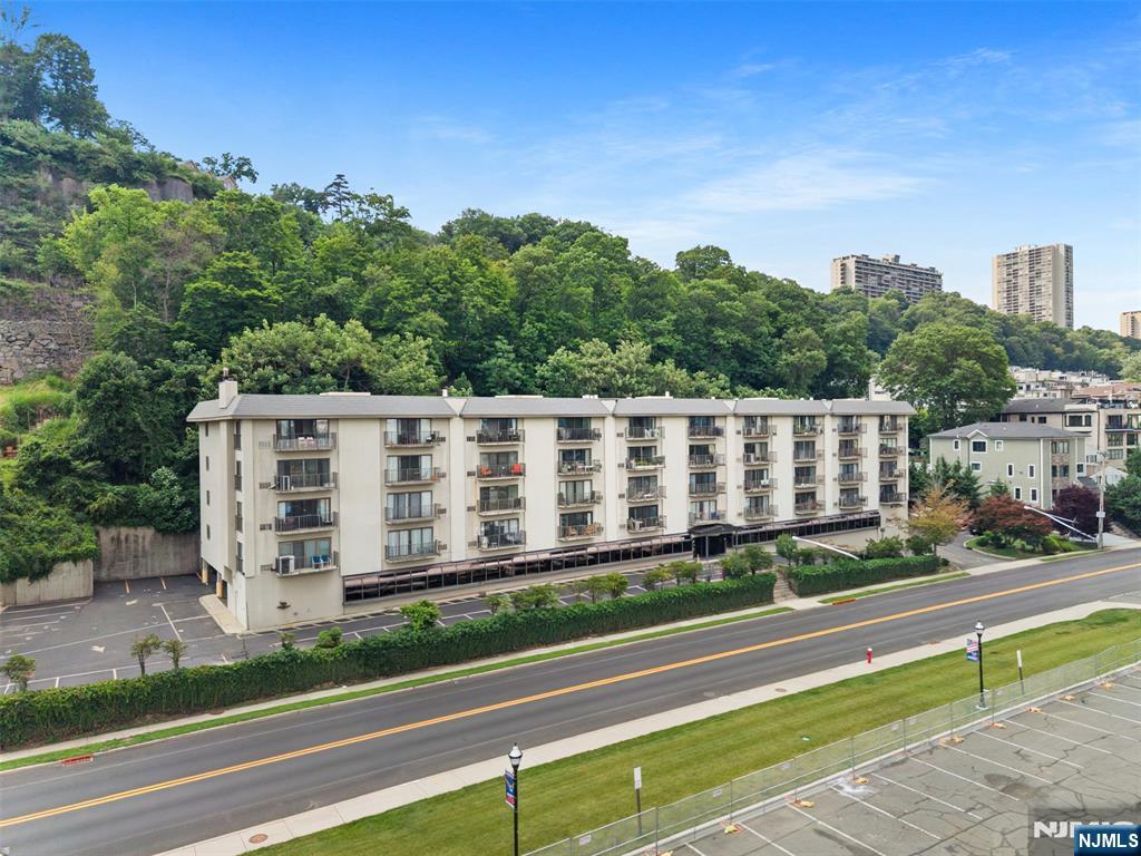 1st image of 1150 River Rd #4H, Edgewater, NJ 07020 | MLS# 26015840