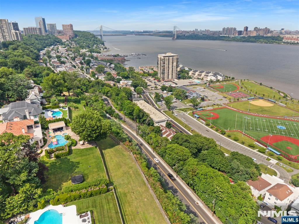 Photo 3 of Condo for sale at 1150 River Rd #4H, Edgewater, NJ 07020 | MLS# 26015840 | Listing updated on 2026-10-08