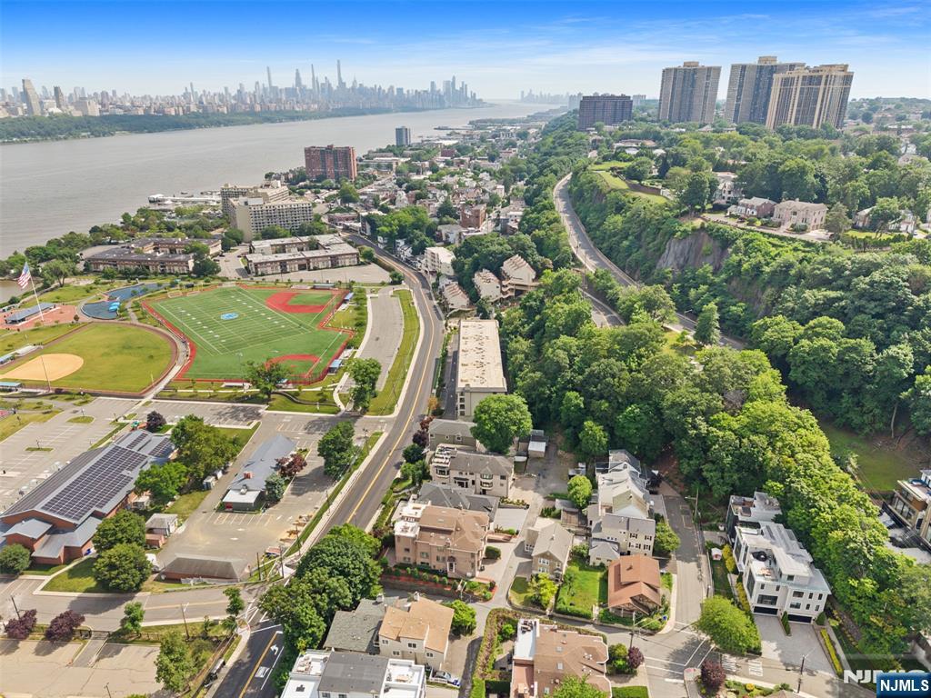 2nd image of 1150 River Rd, Edgewater, NJ 07020