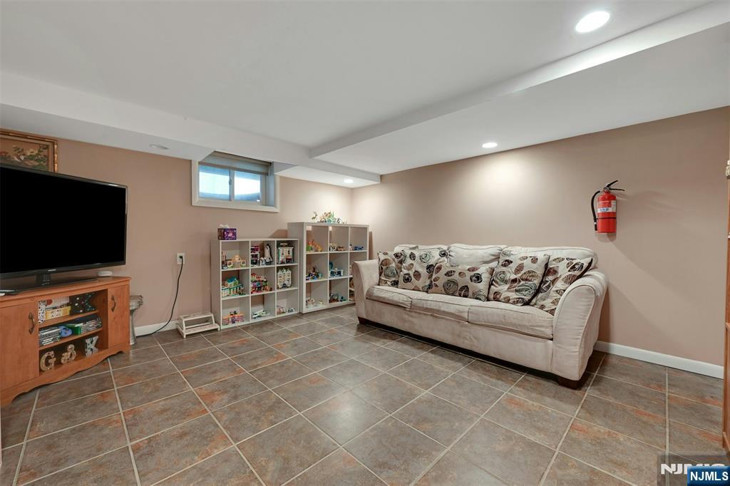 340 Sherman Avenue, Teaneck, NJ 07666 Listing Photo  16