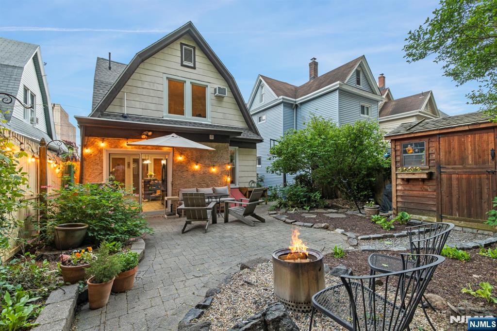 370 Undercliff Ave, Edgewater, NJ 07020