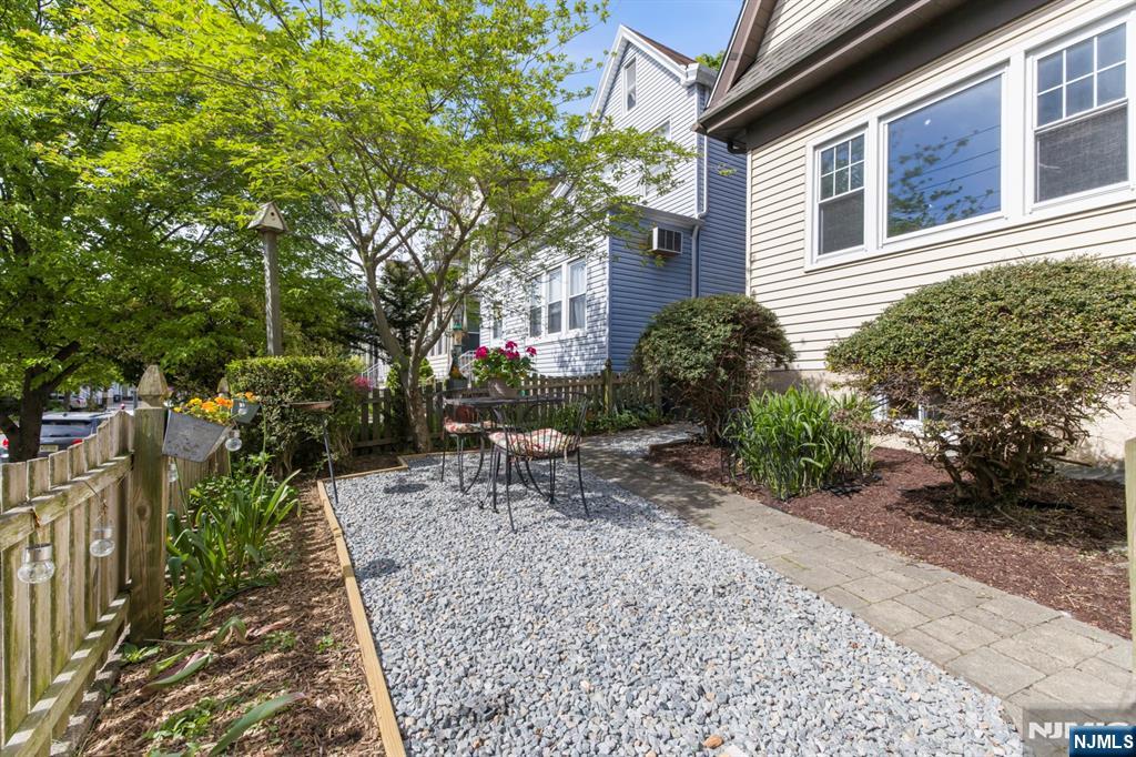 370 Undercliff Ave, Edgewater, NJ 07020